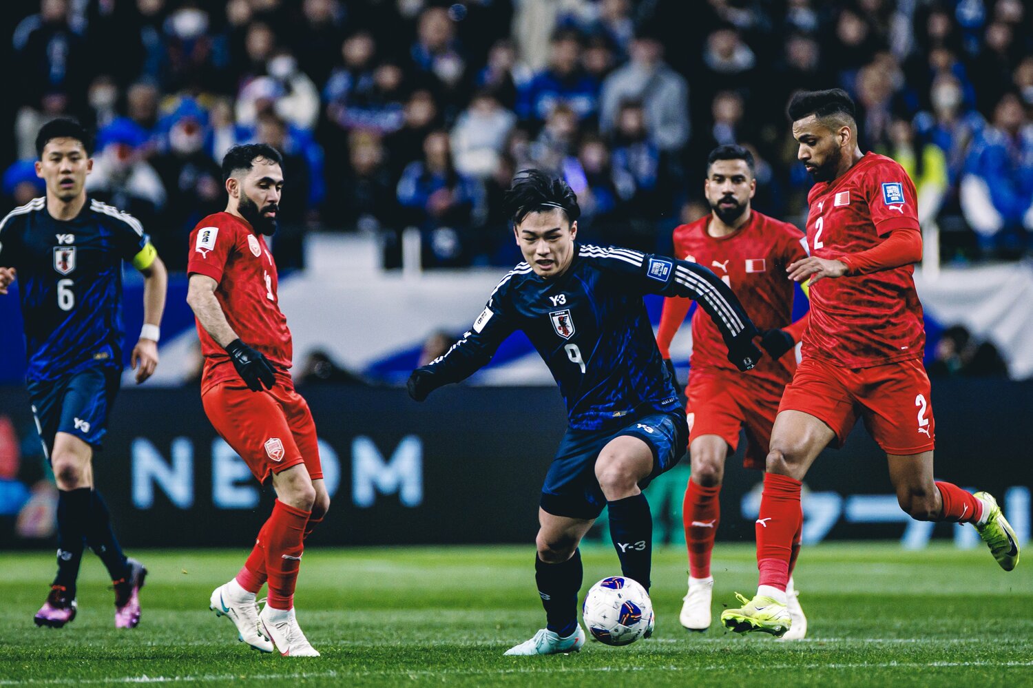 バーレーン戦の上田は、鎌田の先制点に繋がるポストプレーなどが光った　©Kiichi Matsumoto