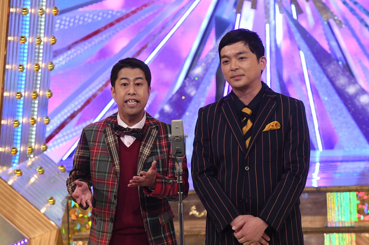 2020年大会に続き、最終10番手で登場。「あるなしクイズ」のネタで659点、最終決戦に進んだ　©M-1グランプリ事務局