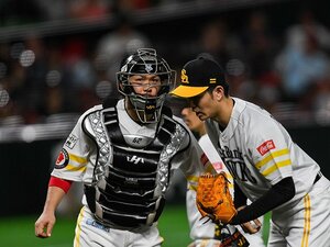 甲斐拓也、日本シリーズで漂う風格。エースに要求した内角と「丸封じ」。
