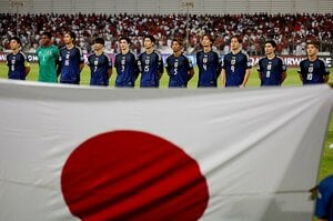 【圧巻のバーレーン戦】「うぁぁーーー行くぞ!!」レーザー妨害や君が代ブーイングより…バーレーン戦取材記者の心が燃えた“陰のMVP”長友佑都、鈴木彩艶らの振る舞いとは