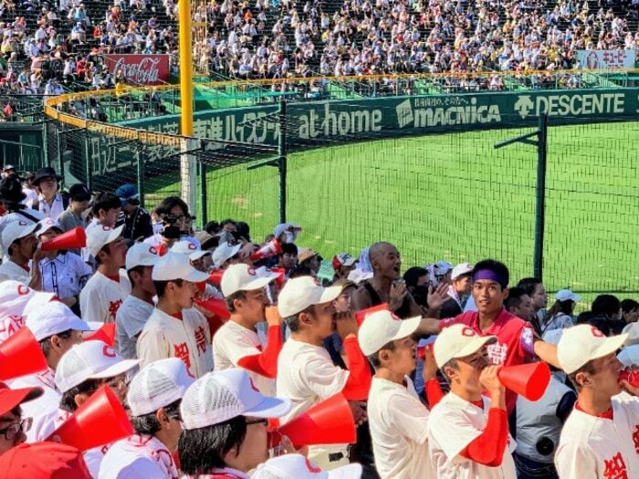 順延続きの甲子園に“振り回された”各校応援団の本音…「コンクールの練習ができない」「宿泊経費のために募金」「3回滋賀にトンボ返り」＜Number Web＞ photograph by Yukiko Umetsu