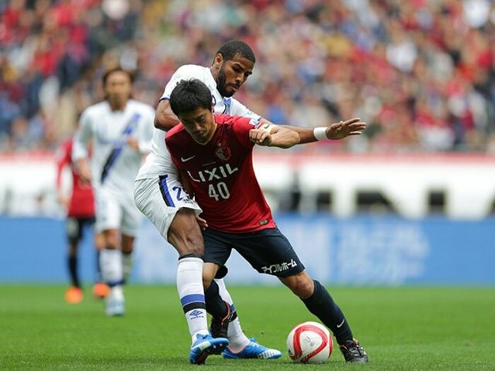 何度でも甦る鹿島、ナビスコ杯優勝。2年間の世代交代が実り、黄金期へ。＜Number Web＞ photograph by J.LEAGUE PHOTOS