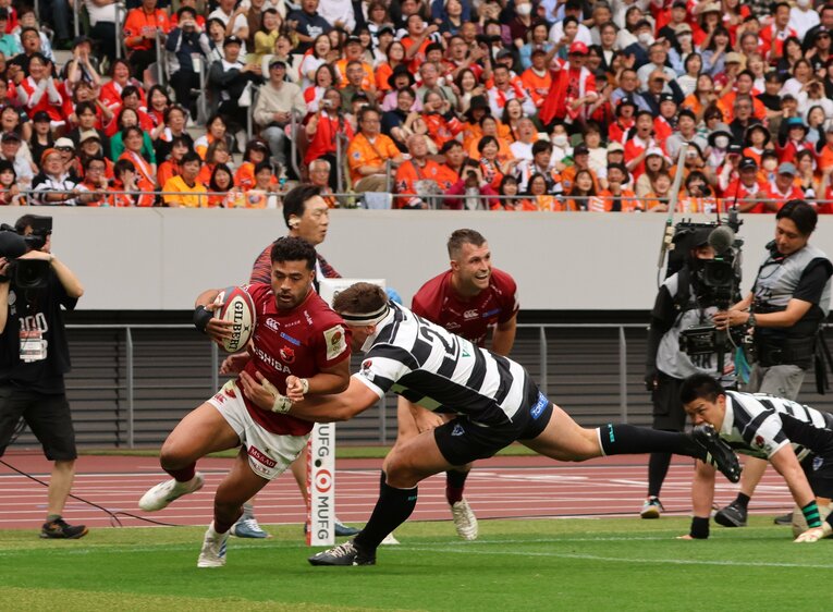 決勝では獅子奮迅の活躍を見せたモウンガだったが、試合後には「まさかの事実」が！　©Nobuhiko Otomo