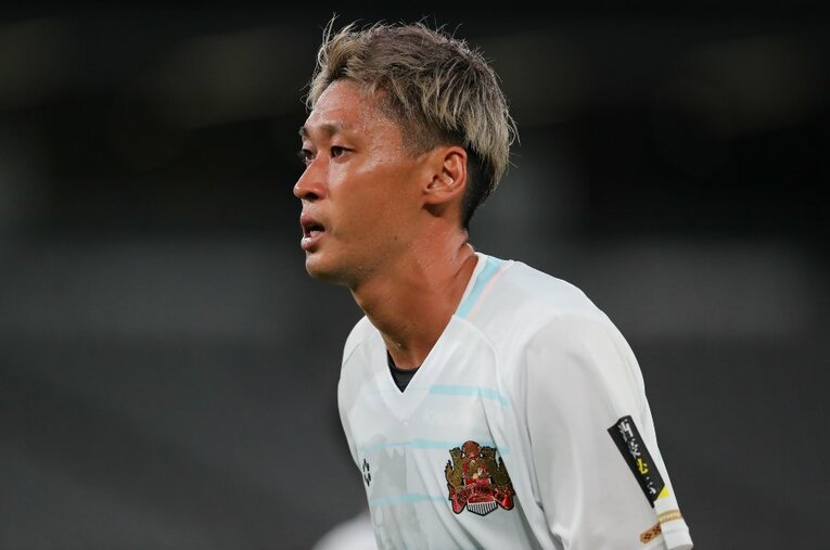 FC琉球の最終ラインで奮闘する李栄直（31歳）。W杯出場という夢は奪われたが、今はJ2残留に向けて全力を注いでいる ／ photograph by J.LEAGUE