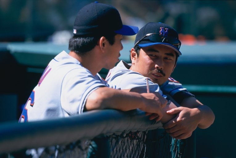 吉井（右）はニューヨーク・メッツで野茂（左）と再会することになった　©Kazuaki Nishiyama