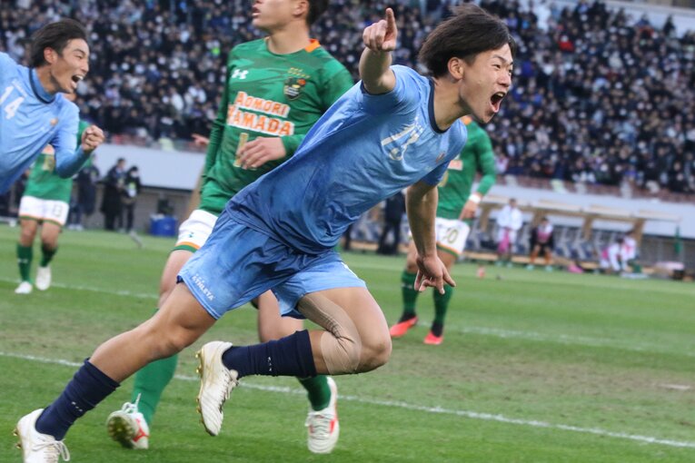 同点ゴールを奪った近江FW山本諒（2年）　©︎Takahito Ando