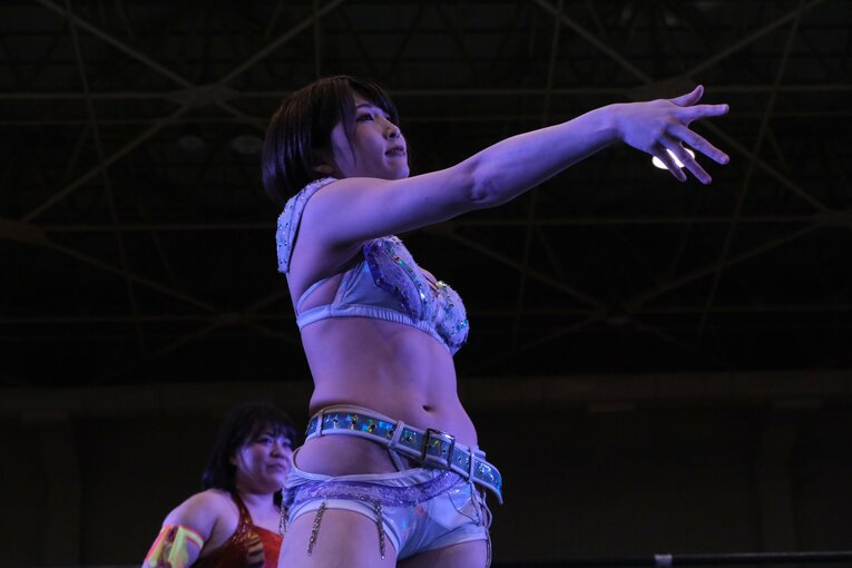 「可憐ですねぇ」人気女子レスラー・安納サオリに観客もウットリ…初の凱旋大会に滋賀が沸いた日「“絶対不屈彼女”は泣かないんです」(17)