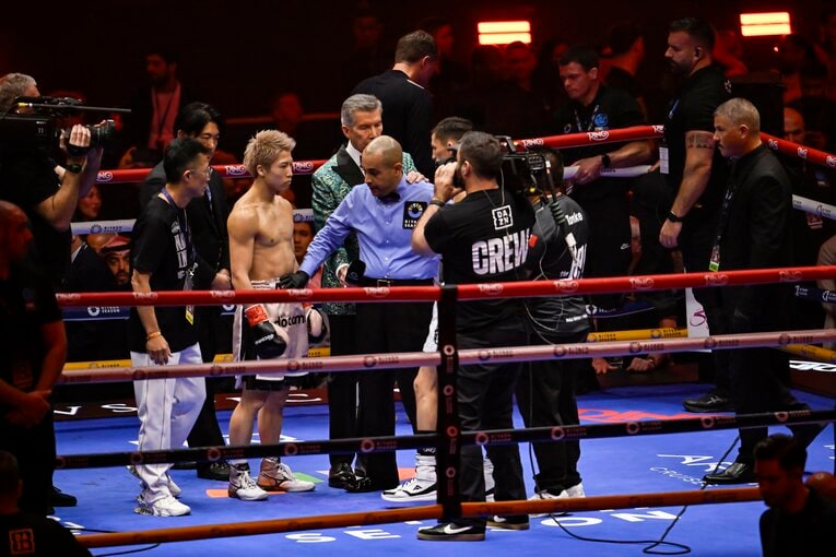 試合開始直前、ピカソと対峙する井上尚弥　©Hiroaki Finito Yamaguchi