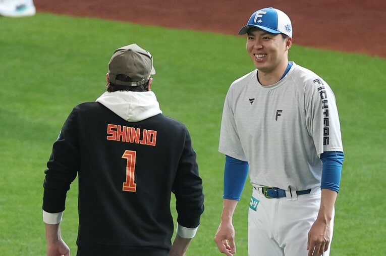 新庄剛志監督から「笑って投げなさい」と言われ、笑顔を意識するようになったという日本ハムの田中正義投手 ／ photograph by SANKEI SHIMBUN