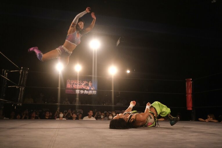 「リングに上がるな」と言われたプロレスデビューから3年…セクシー女優を引退、ちゃんよたがボディコンテストで見せた筋肉美「凄く幸せ者です」(40)