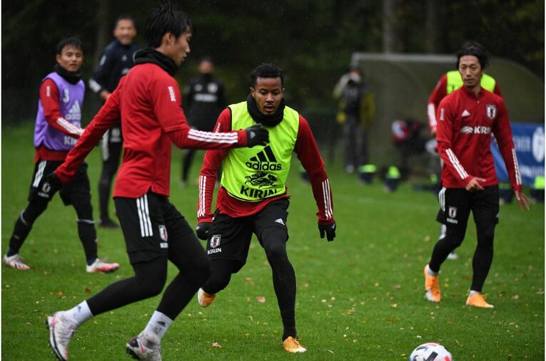 連係不足は“想定内” 19歳久保建英が森保Jで見せた「身体能力差を埋める」クレバーな技術(11) ／ photograph by JFA