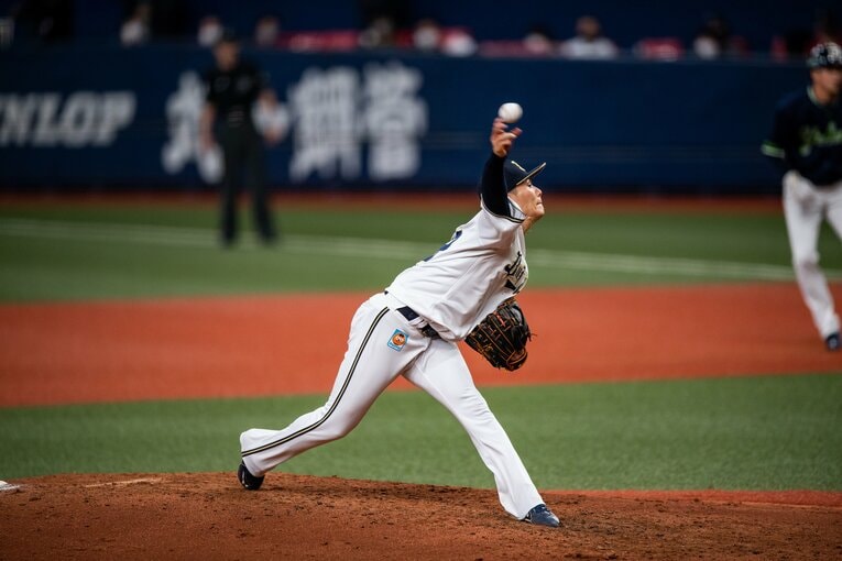 独特な投球フォーム（4枚目／全10枚） ©Nanae Suzuki