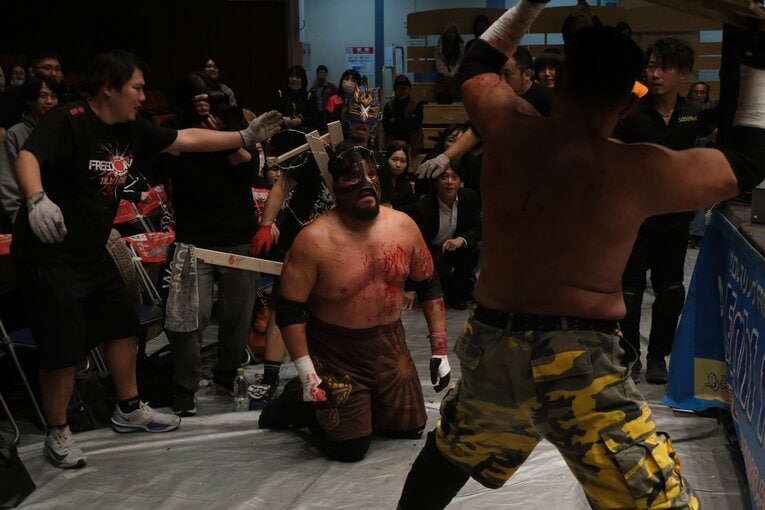 蛍光灯で殴り合い、大流血して…メキシコ人デスマッチファイター「もっと日本にいたい」ビオレント・ジャックの切実な思い「外国人がって…でも、ここがオレの家」(16)