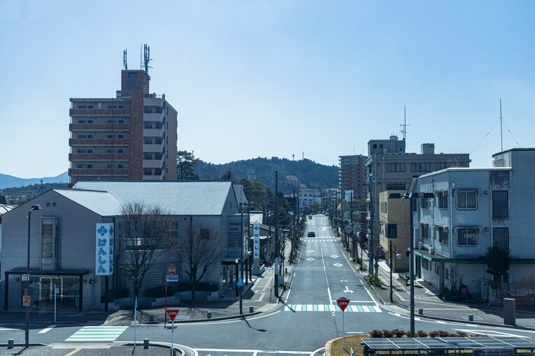こちらは手原駅前