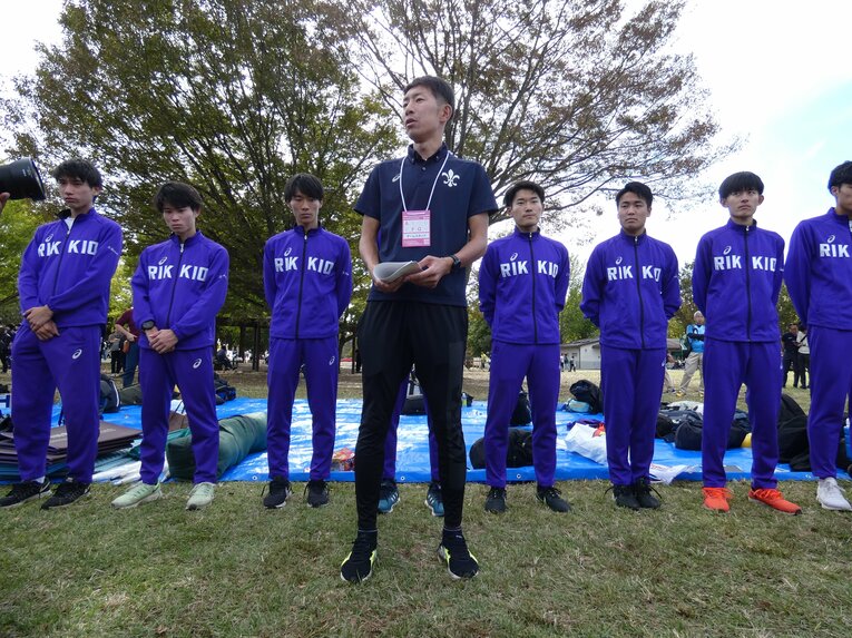 立教大チームはそれまでとまったく異なる体験をすることになった。中央が上野監督。左端が栗本、上野の右側2人目が斎藤、3人目が石鍋　©Shun Sato