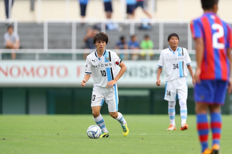 小学3年から川崎の下部組織でプレーしていたMF田中碧。U-18時代には10番を背負っていた（2016年）　©︎Kenzaburo Matsuoka/AFLO
