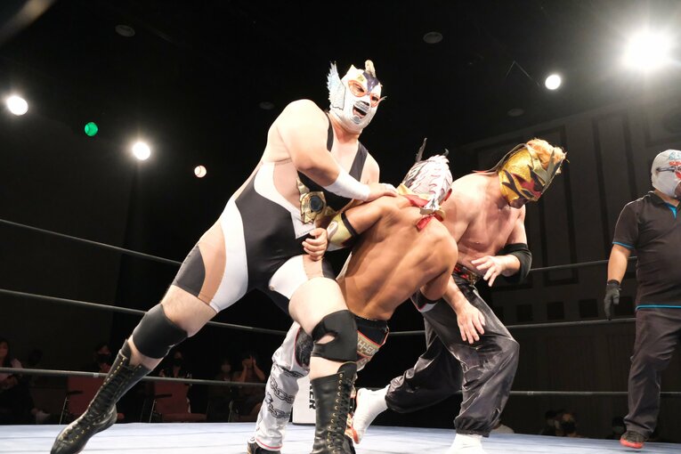 〈米軍基地で試合も〉沖縄唯一のプロレス団体『琉球ドラゴンプロレス』って何？ リングネームはグルクンマスク、首里ジョーなど(37)