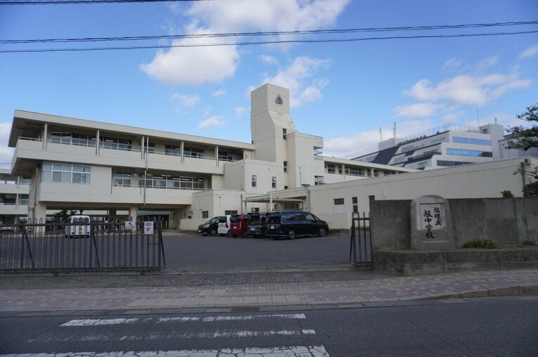 現在、貞永さんが勤務する広島県坂中学校　©NumberWeb
