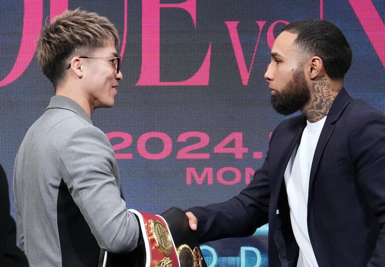 握手をかわす井上尚弥とネリ　©Naoki Fukuda