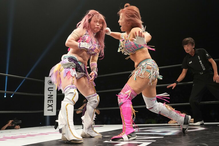 白川未奈vs中野たむ　©Essei Hara