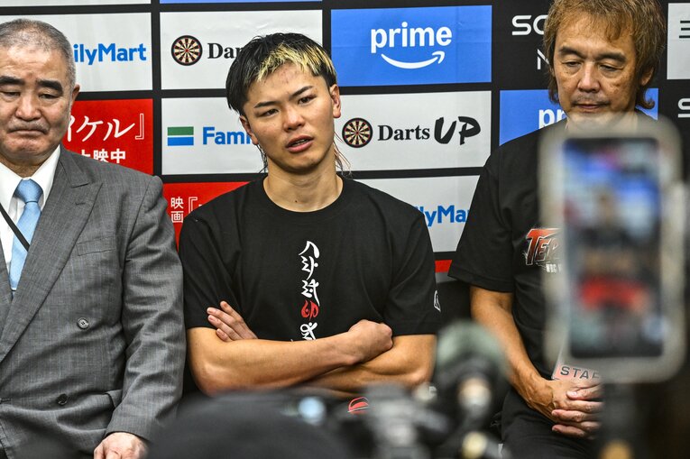 帝拳ジムの浜田剛史代表と葛西裕一トレーナーが同席した那須川天心の試合後会見　©Takuya Sugiyama