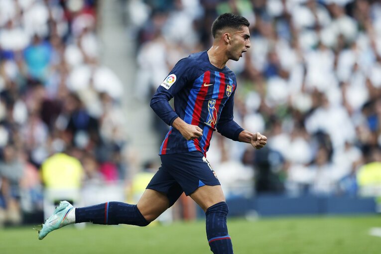 バルサの「タレント頼みで大雑把な攻撃＋脆いDFライン」危機的な不甲斐なさ… “盤石マドリーと明暗くっきりクラシコ”を撮った(31)