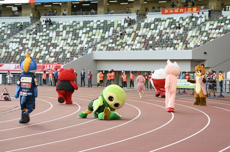 うまく拾えないよー　©Hirofumi Kamaya