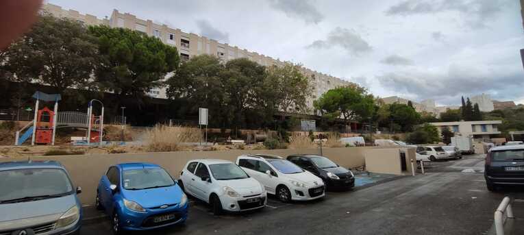 「ああ、身ぐるみ剥がされる」マルセイユ超危険地帯で“九死に一生”「危険を冒すべきではなかった」天才MFジダンの故郷で見た貧困の闇(2)