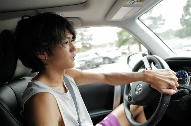 密着取材では大迫の運転する車内で会話することも多かった ／ photograph by Shota Matsumoto