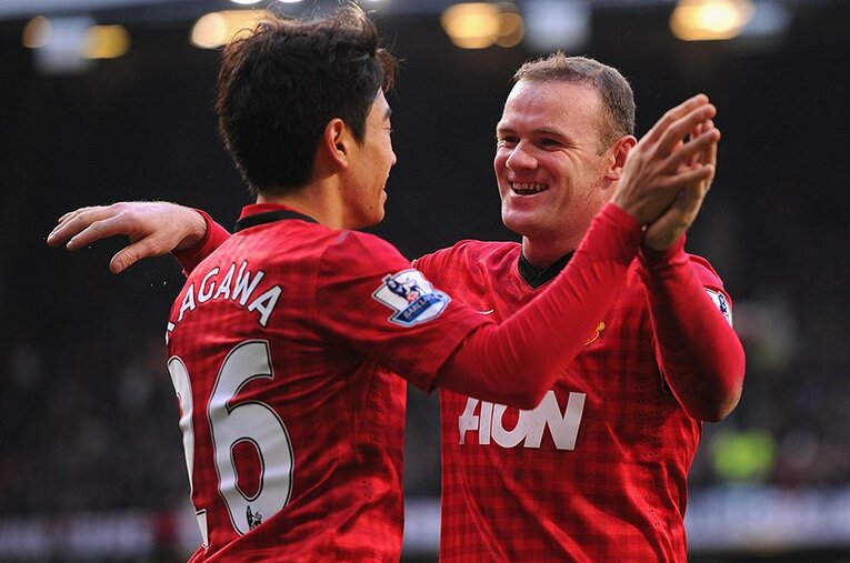 ハットトリック達成でルーニーと喜ぶ香川　©Getty Images