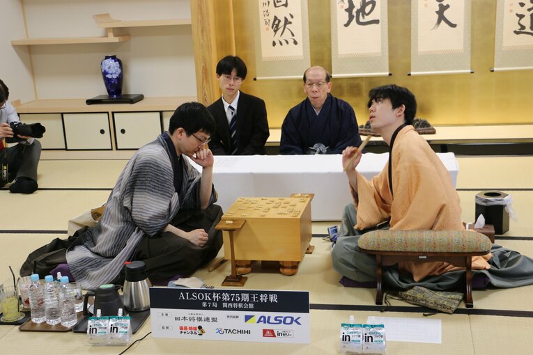 王将戦第7局の様子（写真は右に続きます）　©Shintaro Okawa