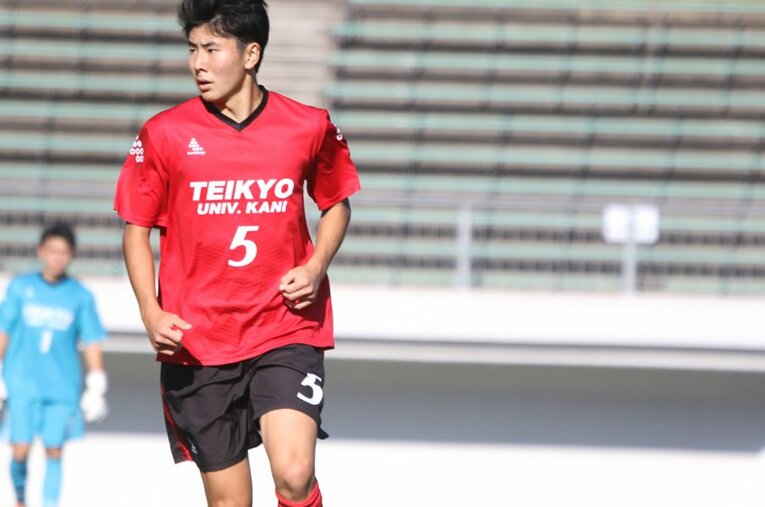 2022年シーズンからJ1湘南への加入を発表した鈴木淳之介（帝京大可児高校2年）　©Takahito Ando