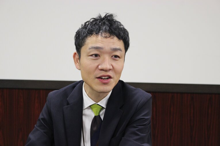 インタビューに応じる横田竜一さん。青学大の“原チルドレン1期生”のひとりだ　©Number Web