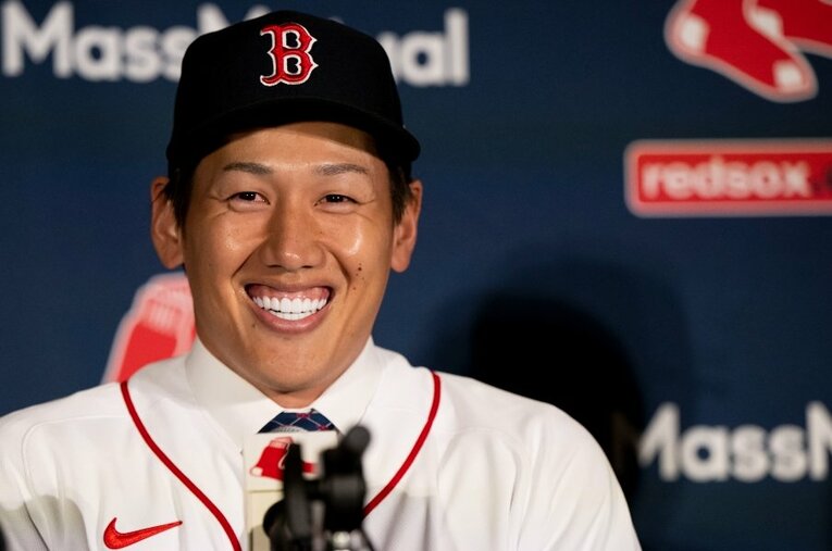 ボストン・レッドソックスの入団会見に臨んだ吉田正尚（29歳）。少し照れくさそうに英語で挨拶した ／ photograph by Billie Weiss/Boston Red Sox/Getty Images