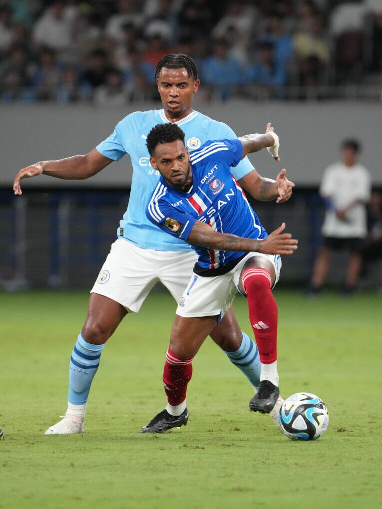 アンデルソン・ロペスとマッチアップするアカンジ　©Masashi Hara/Getty Images