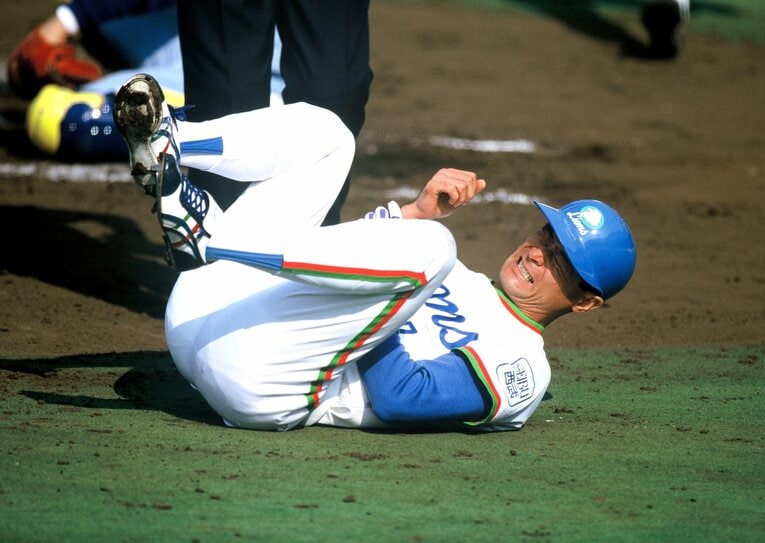 日本シリーズ初戦で右腕にデッドボールを受けた石毛宏典は、怪我をおして出場を続けていた　©BUNGEISHUNJU