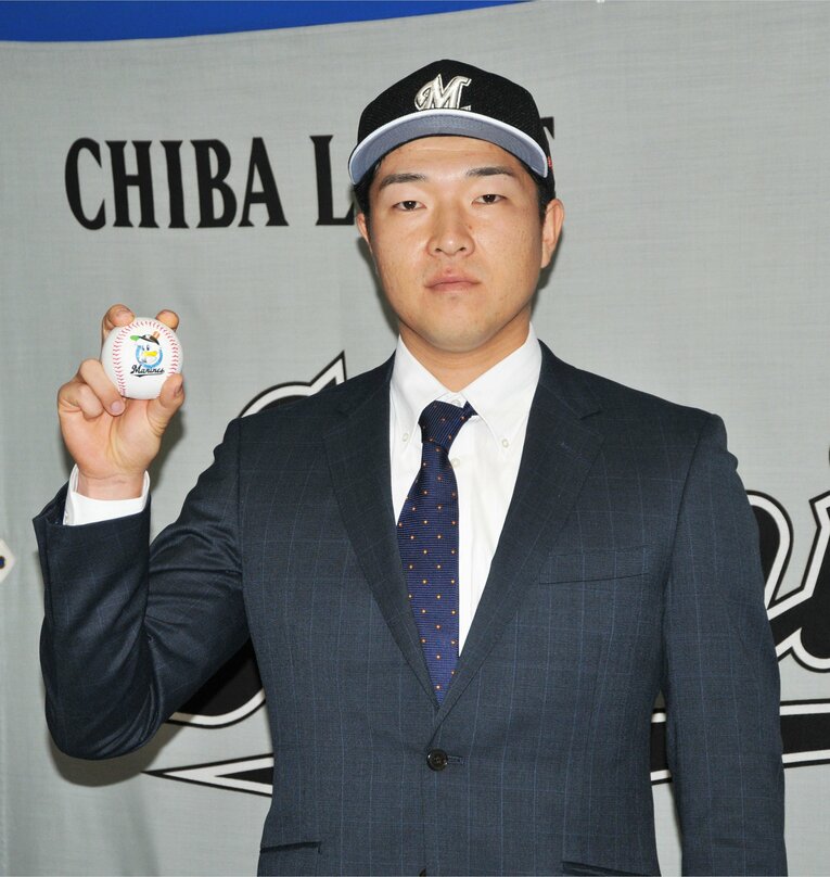 2015年オフにマリーンズへ加入した田中　©︎KYODO