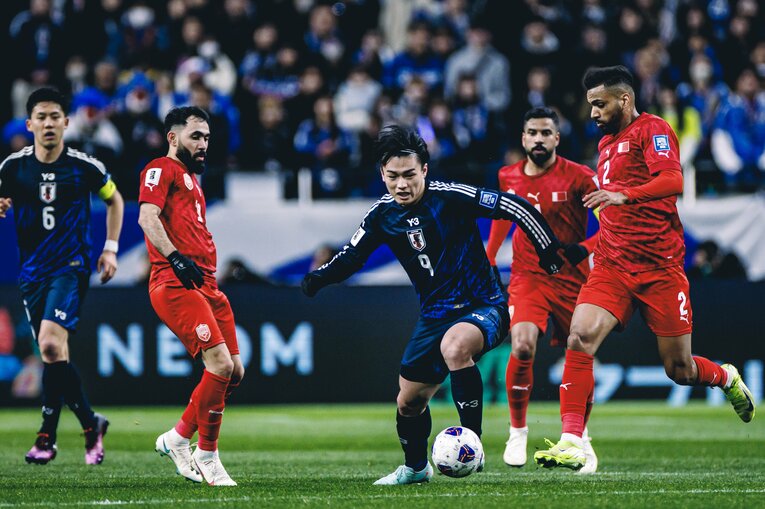 バーレーン戦の上田は、鎌田の先制点に繋がるポストプレーなどが光った　©Kiichi Matsumoto