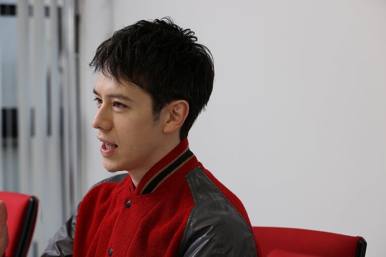 「自分の偽物感はぬぐえなかった」芸歴31年目のウエンツ瑛士が初めて明かす“海外挑戦”を決断した日(3)