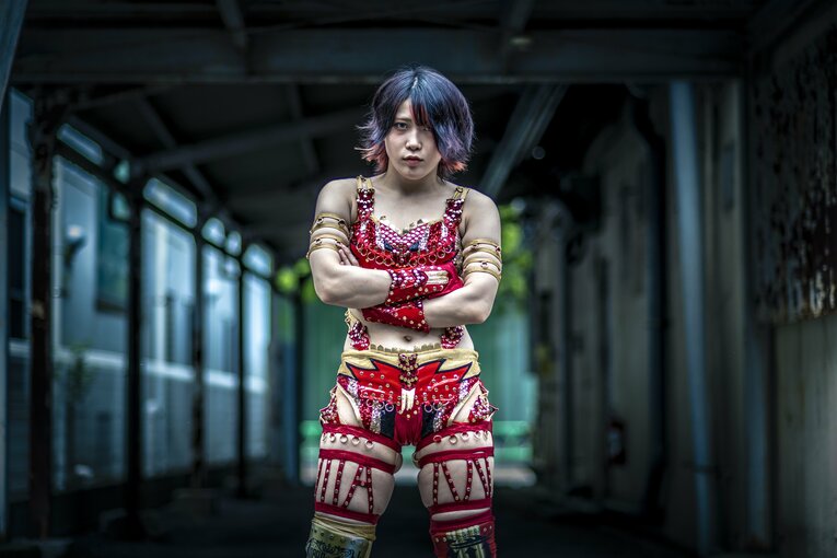 《特別グラビア》スターダム林下詩美が語る“女王ではない今”の自由さ…話題の“中野ぅたみ”も登場「かわぃぃことしかとりぇがなぃんですぅ」(29)