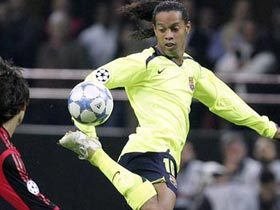 ロナウジーニョ　 ロナウジーニョの笑顔に釘付け。 - セリエA - Number Web - ナンバー