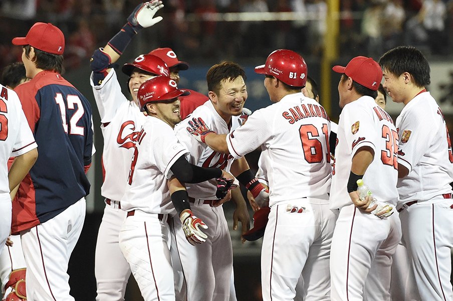 崖っぷちから巨人に3連勝 広島に 飢餓感 は甦るか プロ野球 Number Web ナンバー