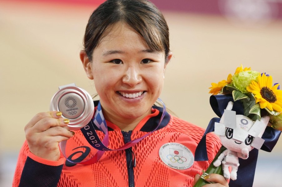 銀メダリスト梶原悠未(24歳)は“パリで金メダル”と“筑波大の教授”を目指す…「夢は何? 目標は? が家族の日常会話でした」<Number Web> photograph by KYODO