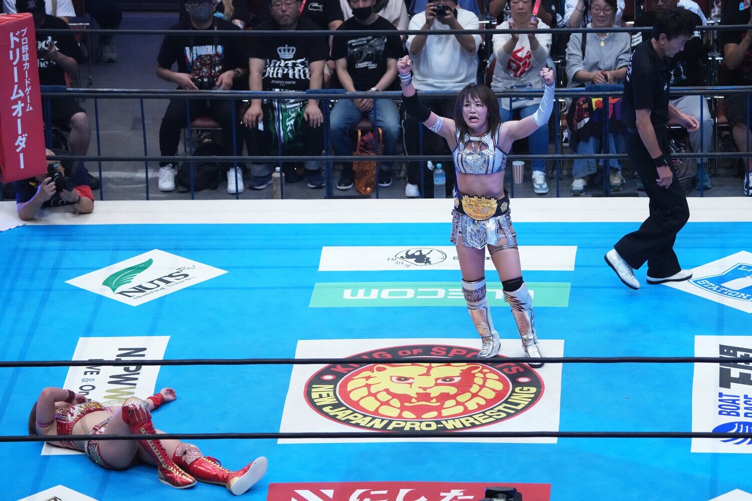 Sareeeを倒しIWGP女子王座返り咲きを果たした朱里　©Essei Hara