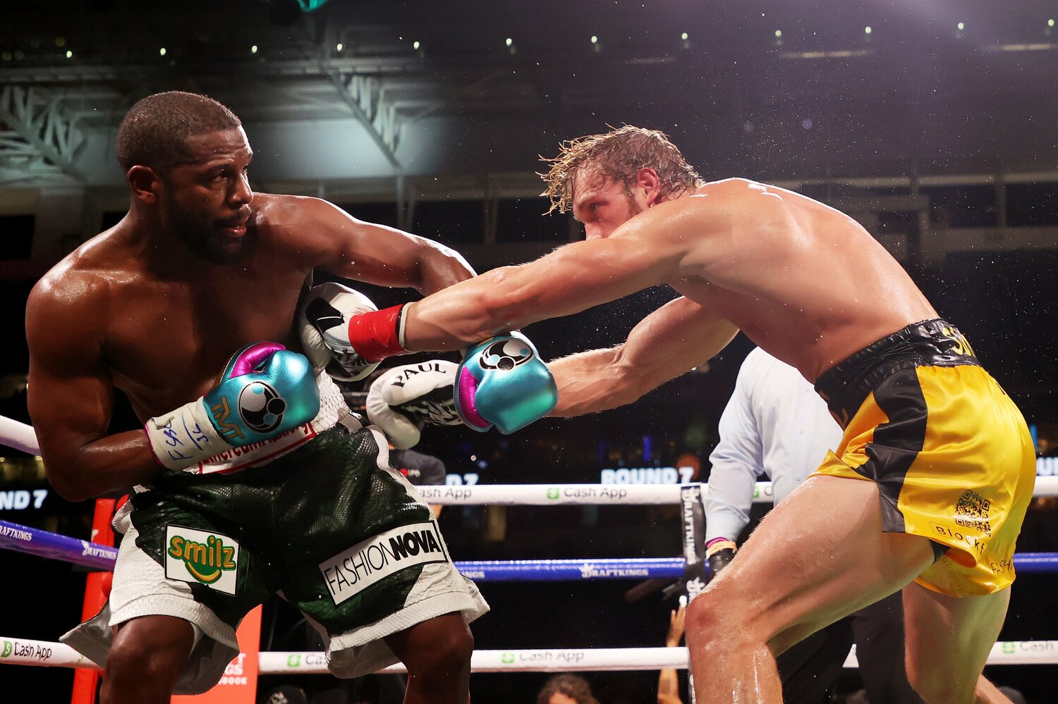 2021年にはYouTuberのローガン・ポールともエキシビションで対戦　©Getty Images