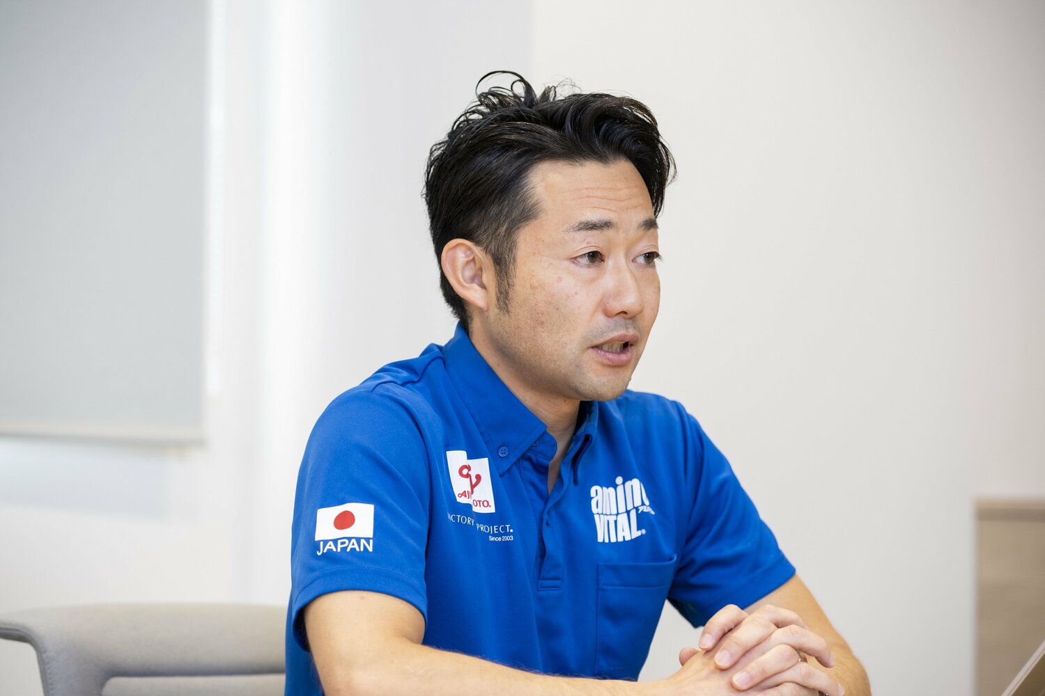 上野祐輝（うえの・ゆうき）／2008年、味の素株式会社入社。営業部門を経て2016年に「ビクトリープロジェクト®」のメンバーとなり、数々のアスリートをサポートしている。立教大学時代はアメリカンフットボール部でプレーした経験を持つ　©Asami Enomoto