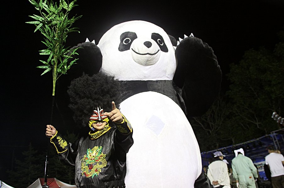 新根室プロレスが今年で解散を発表。パンダと追ったサムソン宮本の「夢」。＜Number Web＞ photograph by Gantz Horie