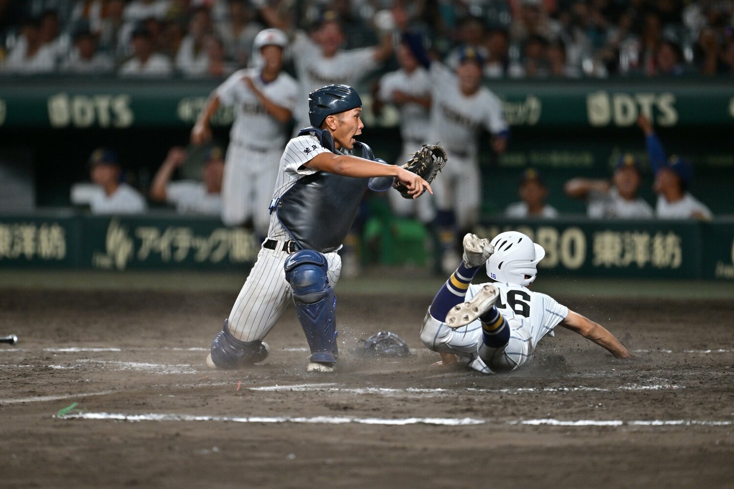 準々決勝の有明vs健大高崎でも、サヨナラをめぐる最後のプレーはビデオ検証となった ©Hideki Sugiyama