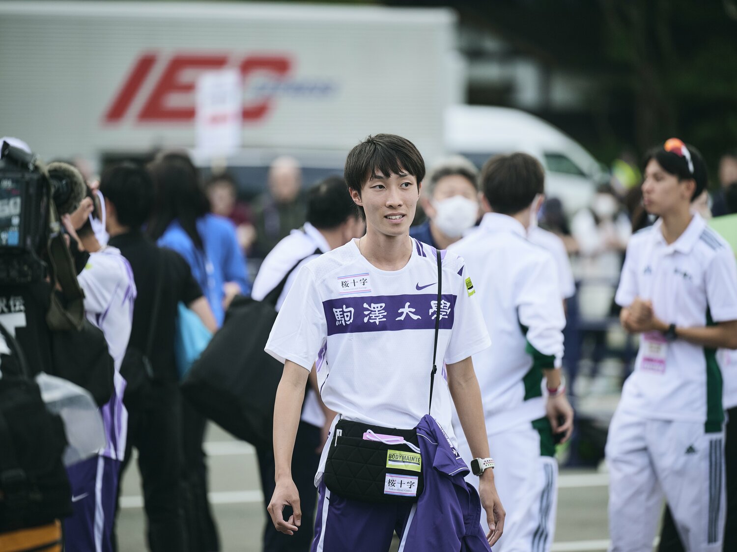 当日変更で出走せず、サポートにまわった花尾　©Yuki Suenaga