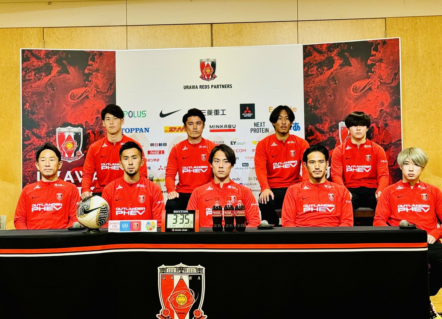 前列左から宇賀神、前田、渡邊、井上、松尾。後列左から佐藤、石原、武田、早川（去年ユースながらA契約。今年正式に昇格）　©Atsushi Iio